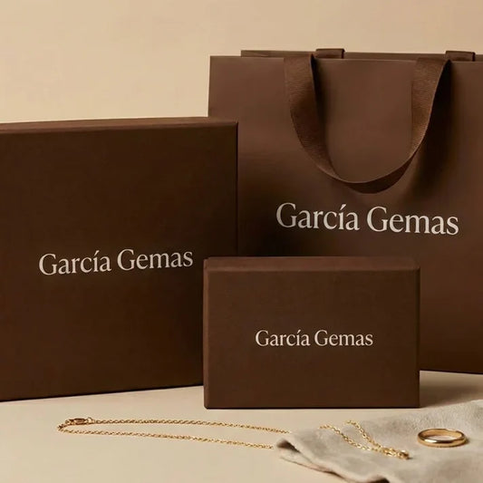 Pendientes con Colgante de Perla y Esmeralda en Oro