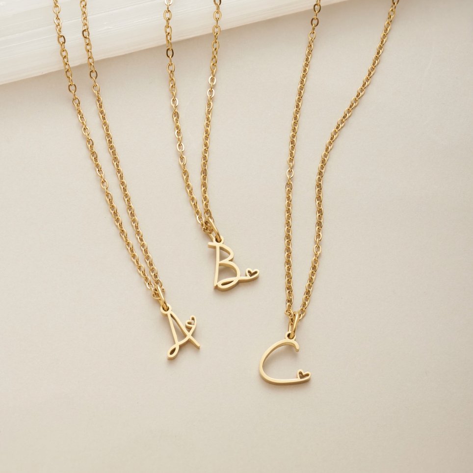Collar de Corazón con Letra en Oro