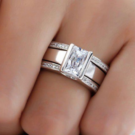 Anillo Vintage con Cristal Incrustado