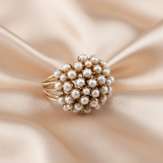 Anillo con Perlas Incrustadas