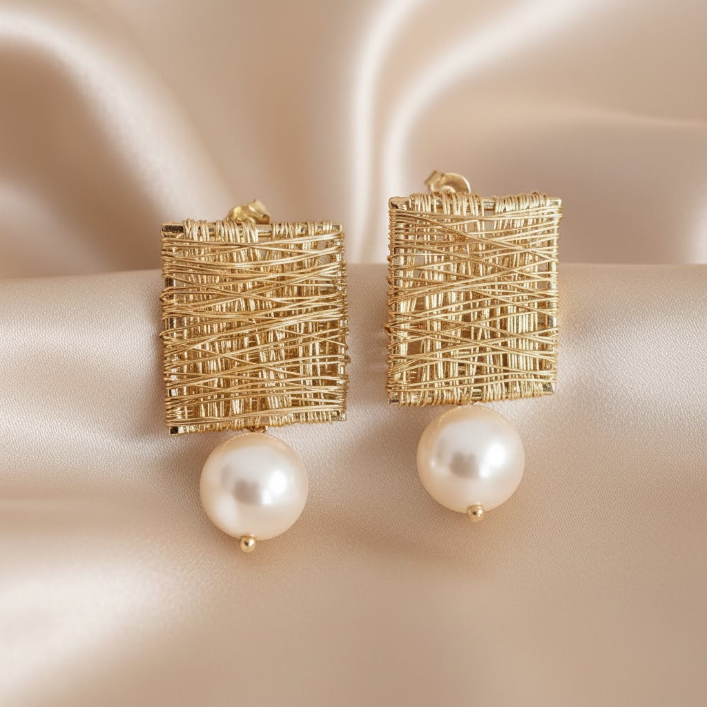 Pendientes Vintage de Hilos Dorados con Perlas