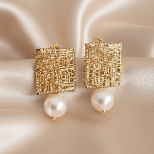 Pendientes Vintage de Hilos Dorados con Perlas